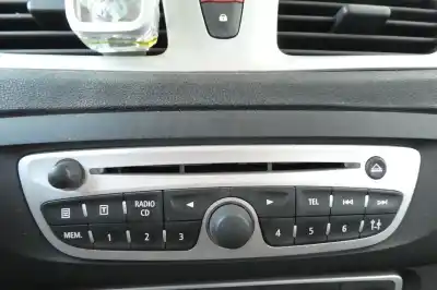 Véhicule à la ferraille renault   de l'année 2010 alimenté k9k g8