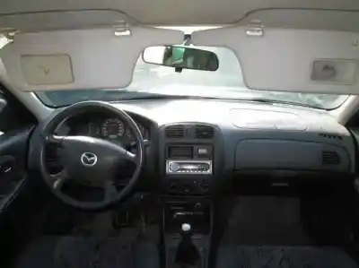Véhicule à la ferraille mazda 323 f/s berlina (bj) d/rf-di de l'année 2000 alimenté d/rf