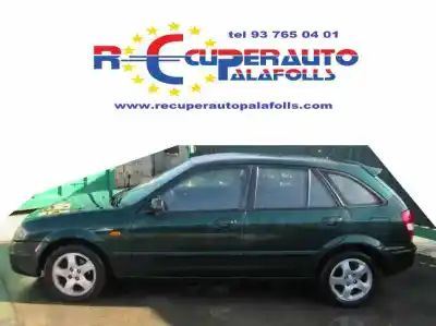 Véhicule à la ferraille mazda 323 f/s berlina (bj) d/rf-di de l'année 2000 alimenté d/rf