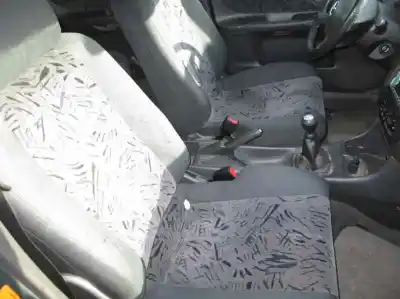 Véhicule à la ferraille mazda 323 f/s berlina (bj) d/rf-di de l'année 2000 alimenté d/rf