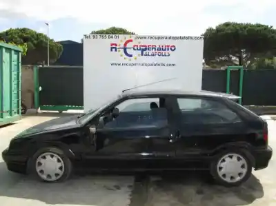 Véhicule à la ferraille citroen zx 2.0i 16v de l'année 2001 alimenté 