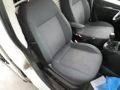 Véhicule à la ferraille citroen nemo 8hs de l'année 2011 alimenté 8hs