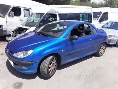 Veículo de Sucata PEUGEOT 206 CC (2D) 2.0 S16 do ano 2003 alimentado RFN (EW10J4)