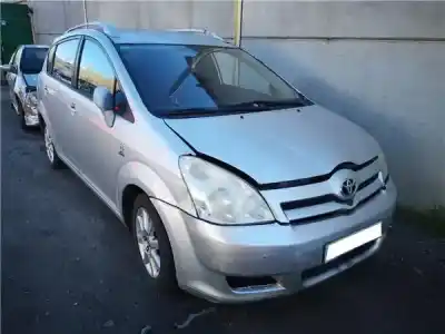 Scrapping Vehicle toyota corolla verso (e12) 2.0 d4d of the year 2004 powered 1cd-ftv