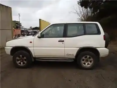 Sloopvoertuig nissan terrano ii (r20) 2.7 td 4wd van het jaar 1995 aangedreven td27t