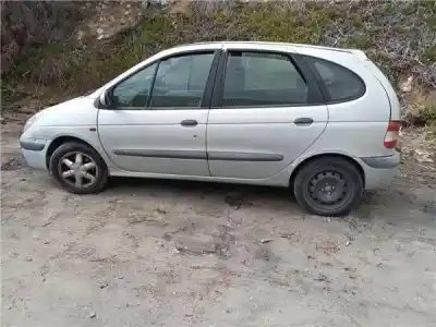 Veicolo di demolizione renault megane scenic (ja0/1_) 1.6 16v (ja0b ja04 ja11 ja00) dell'anno 2001 alimentato k4m 700