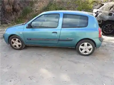 Veicolo di demolizione renault clio ii fase ii (b/cb0) 1.2 authentique dell'anno 2003 alimentato d4f 712