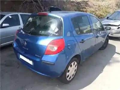 Veicolo di demolizione renault clio iii (br0/1, cr0/1) 1.5 dci (c/br0g c/br1g) dell'anno 2005 alimentato k9k 768