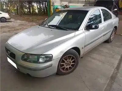 Veicolo di demolizione VOLVO S60 BERLINA  dell'anno 2001 alimentato B 5244 S
