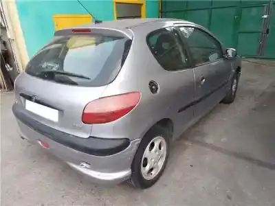 Veículo de Sucata peugeot 206+ (2l_, 2m_) 1.4 i (2lkfwa. 2mkfwa) do ano 2001 alimentado kfw (tu3jp)