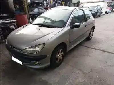 Veículo de Sucata peugeot 206+ (2l_, 2m_) 1.4 i (2lkfwa. 2mkfwa) do ano 2001 alimentado kfw (tu3jp)