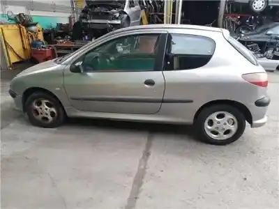 Veículo de Sucata peugeot 206+ (2l_, 2m_) 1.4 i (2lkfwa. 2mkfwa) do ano 2001 alimentado kfw (tu3jp)