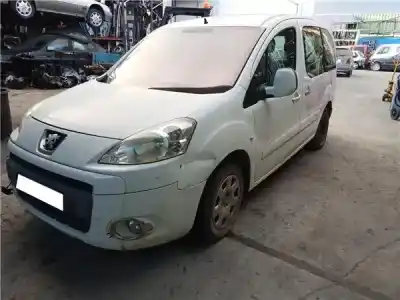 Veicolo di demolizione PEUGEOT PARTNER COMBISPACE (5F)  dell'anno 2011 alimentato 9HX (DV6ATED4)