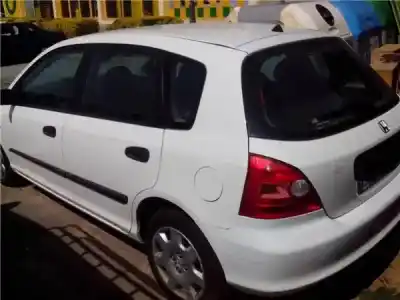 Sloopvoertuig honda civic vi 1.6 van het jaar 2003 aangedreven d16v1