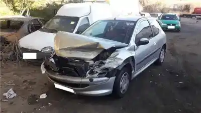 Veículo de Sucata PEUGEOT 206+ (2L_, 2M_) 1.4 i (2LKFWA. 2MKFWA) do ano 2005 alimentado KFW (TU3JP)
