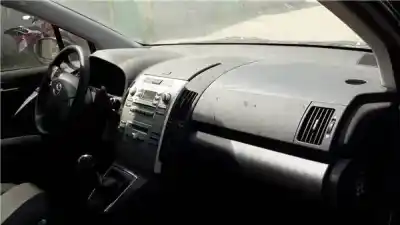 Sloopvoertuig toyota corolla verso (r1) 2.2 d-4d sol van het jaar 2005 aangedreven 2ad-ftv