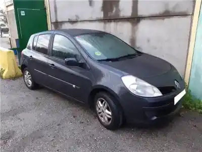 Veículo de Sucata RENAULT CLIO III 1.5 dCi Diesel CAT do ano 2006 alimentado K9K 766