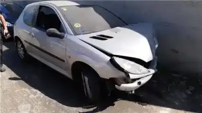 Veículo de Sucata peugeot 206 cc (2d) 2.0 s16 do ano 2003 alimentado rfn (ew10j4)