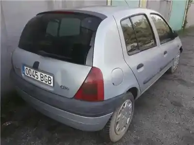 Veicolo di demolizione renault clio ii fase i (b/cb0) 1.2 (b/cb0f b/cb0a b/cb10 b/cb1k b/cb2d b/cb2h) dell'anno 2001 alimentato 