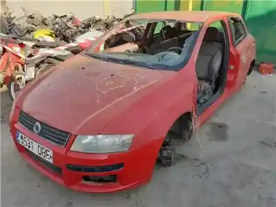 Veículo de Sucata FIAT STILO (192_) 1.9 JTD (192_XE1A) do ano 2004 alimentado 192 A1.000