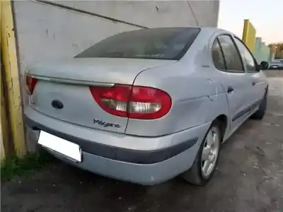 Vehículo de desguace RENAULT MEGANE I CLASSIC (LA0) 1.6 del año 2000 con motor K4M 708