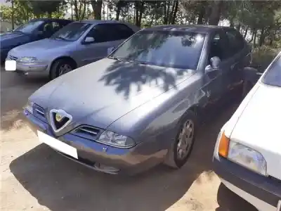 Véhicule à la ferraille ALFA ROMEO ALFA 166 2.4 JTD de l'année 2000 alimenté AR 34202
