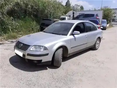 Veículo de Sucata VOLKSWAGEN PASSAT BERLINA (3B3) 1.9 TDI do ano 2003 alimentado AWX