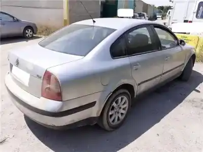 Veicolo di demolizione volkswagen passat berlina (3b3) 1.9 tdi dell'anno 2003 alimentato awx