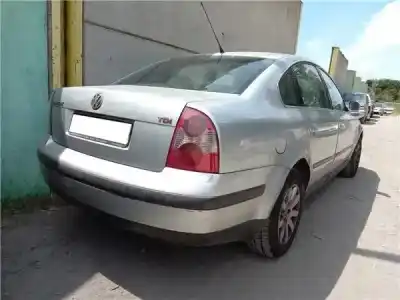 Veículo de Sucata volkswagen passat berlina (3b3) 1.9 tdi do ano 2001 alimentado awx