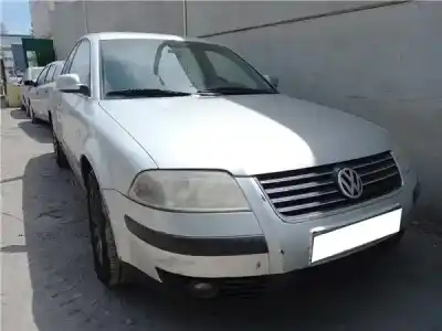 Veículo de Sucata VOLKSWAGEN PASSAT BERLINA (3B3) 1.9 TDI do ano 2001 alimentado AWX