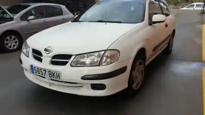 Sloopvoertuig NISSAN ALMERA (N16/E) Acenta van het jaar 2001 aangedreven QG15