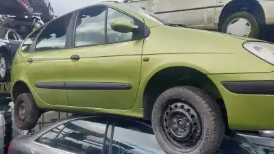 Verschrottungsfahrzeug RENAULT SCÉNIC I MONOSPACE (JA0/1_, FA0_) 1.9 dTi (JA1U) des Jahres 2002 angetrieben 
