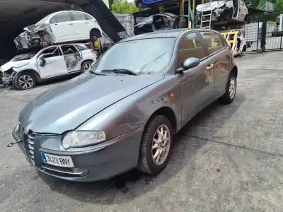 Vehicul casat alfa romeo 147 (190) 1.9 jtd distinctive al anului 2001 alimentat 937a2000