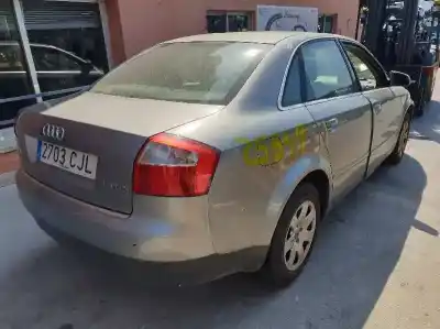 Sloopvoertuig audi a4 berlina (b5) 1.6 van het jaar 2003 aangedreven awx