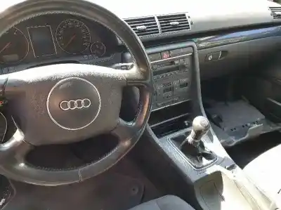 Sloopvoertuig audi a4 berlina (b5) 1.6 van het jaar 2003 aangedreven awx