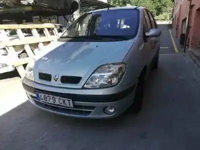 Verschrottungsfahrzeug RENAULT SCÉNIC I MONOSPACE (JA0/1_, FA0_) 1.9 dTi (JA1U) des Jahres 2003 angetrieben F9Q744