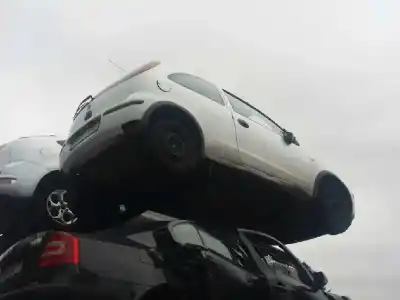 Veicolo di demolizione OPEL CORSA C Essentia dell'anno 2003 alimentato Z13DT