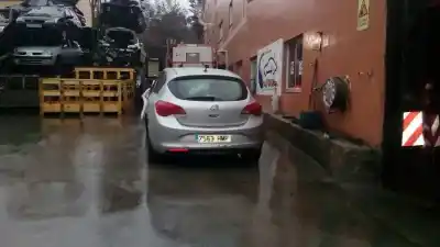 Здавання транспортного засобу opel astra j sedán 1.7 cdti (69) року 2012 потужний a17dts