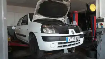 Veículo de Sucata renault clio ii fase ii (b/cb0) base authentique 65 cv / 48 kw do ano 2002 alimentado 