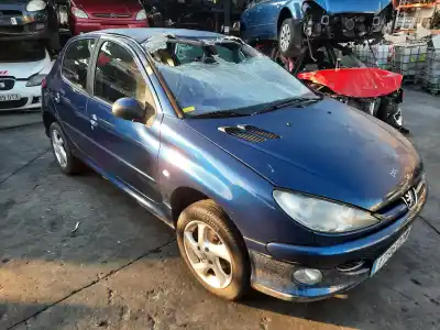 Veículo de Sucata peugeot 206 berlina 1.4 hdi do ano 2004 alimentado 8hz
