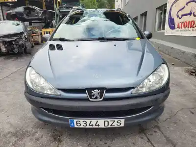 Sloopvoertuig peugeot 206 sw x-line van het jaar 2001 aangedreven 8hz