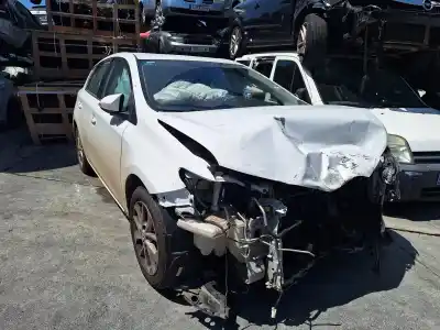Veículo de Sucata toyota auris advance do ano 2015 alimentado 1ndtv
