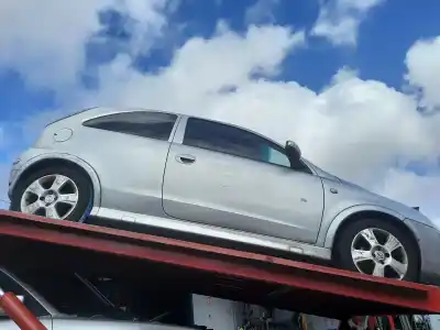 Veicolo di demolizione OPEL CORSA C First dell'anno 2004 alimentato Z12XE