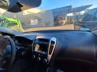 Veículo de Sucata kia cee´d * do ano 2010 alimentado g4fa