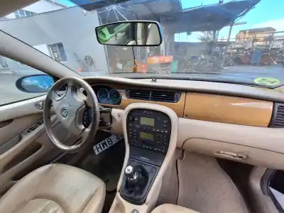 Здавання транспортного засобу jaguar x-type i (x400) 2.5 v6 a las 4 ruedas року 2001 потужний xb