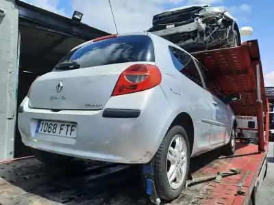 Veículo de Sucata renault clio iii rip curl 75 cv / 55 kw do ano 2007 alimentado 