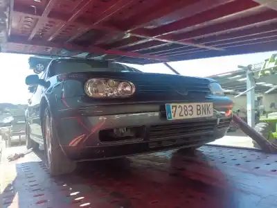 Veículo de Sucata VOLKSWAGEN GOLF IV BERLINA (1J1)  do ano 2001 alimentado AZD