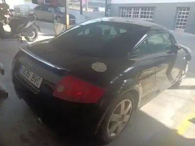Veicolo di demolizione AUDI TT (8N3/8N9)  dell'anno 2002 alimentato APX