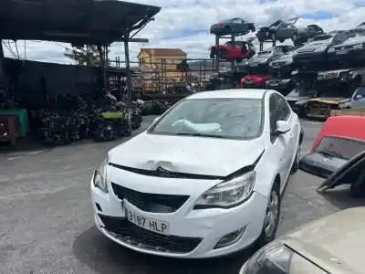 Sloopvoertuig OPEL ASTRA J LIM.  van het jaar 2012 aangedreven A17DTR