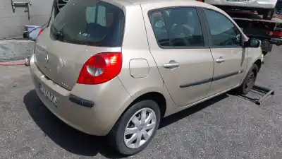 Veicolo di demolizione renault clio iii emotion dell'anno 2006 alimentato k9k768